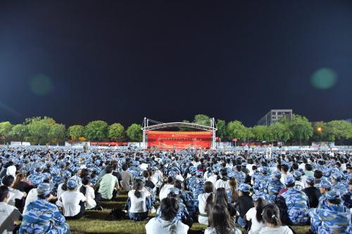 ѧÉúÃÇÈÏÕæÌý½²×ù ѧÉúÃÇÈÏÕæÌý½²×ù