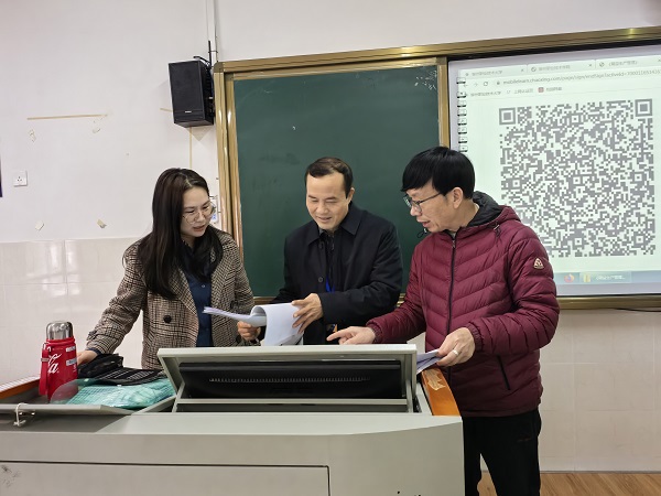 ѧԺ�򵼼���ο���ϯ��ѧ����׼������