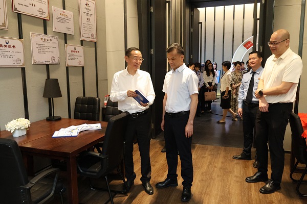 ����˰��ֵ�ίίԱ�����ܾ���ʦ�����飨�������365���й�˾��ί��������֣���һ���������и�У˰���շ�����ʵ��վ˰���շ������о��ҷ���˰��֪ʶ����