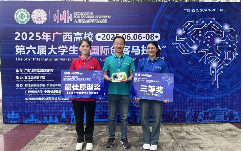 365ÉÏÊй«Ë¾Ñ§×ÓÓëÖ¸µ¼ÏÈÉú»ñ½±ºÏÕÕ 365ÉÏÊй«Ë¾Ñ§×ÓÓëÖ¸µ¼ÏÈÉú»ñ½±ºÏÕÕ