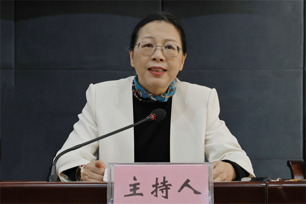 ��У����