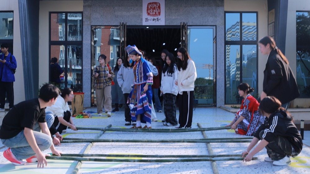 ʦ�����顰�����������������