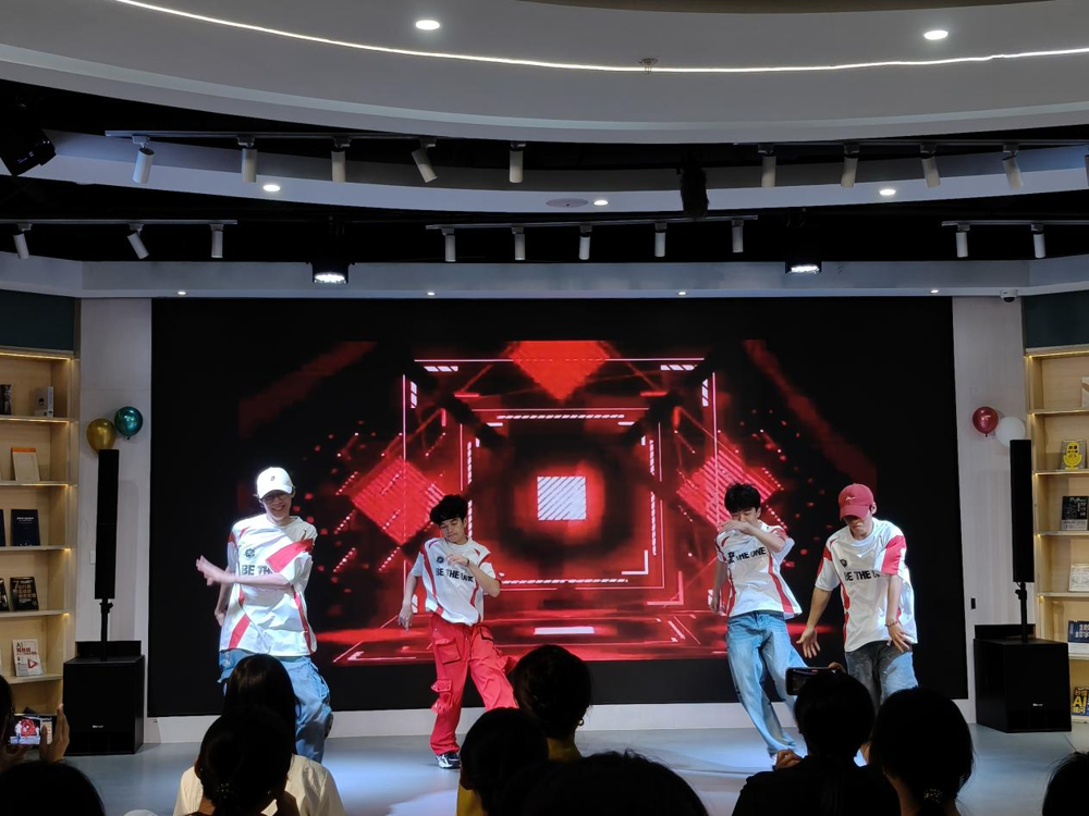 ���ʵ������ݳ�