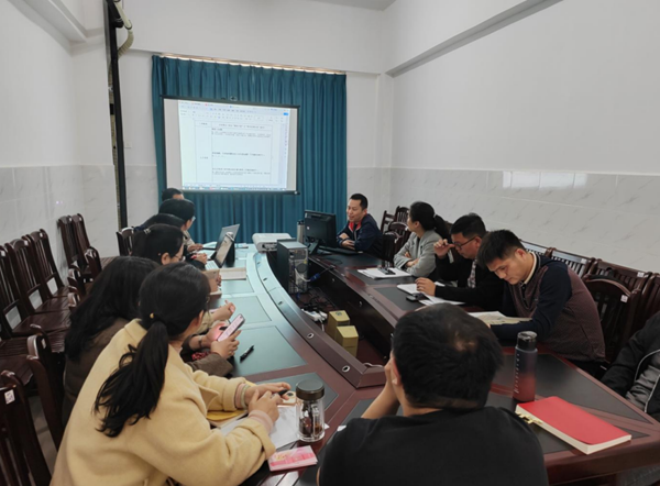 e9e98b12263545fe9f564a82da767cbd µÚ2С×éÅÌËã»úÀàרҵÈÚºÏС×é×êÑÐÏÖ³¡