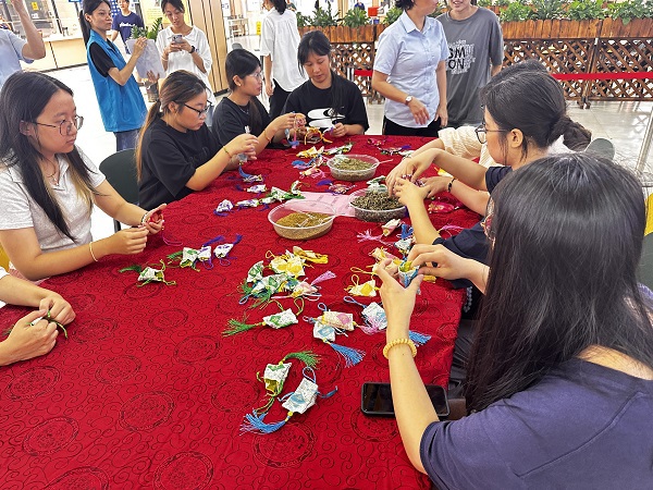 ѧÉúÑ§Ï°ÖÆ×÷ÏãÄÒ Ñ§ÉúÑ§Ï°ÖÆ×÷ÏãÄÒ