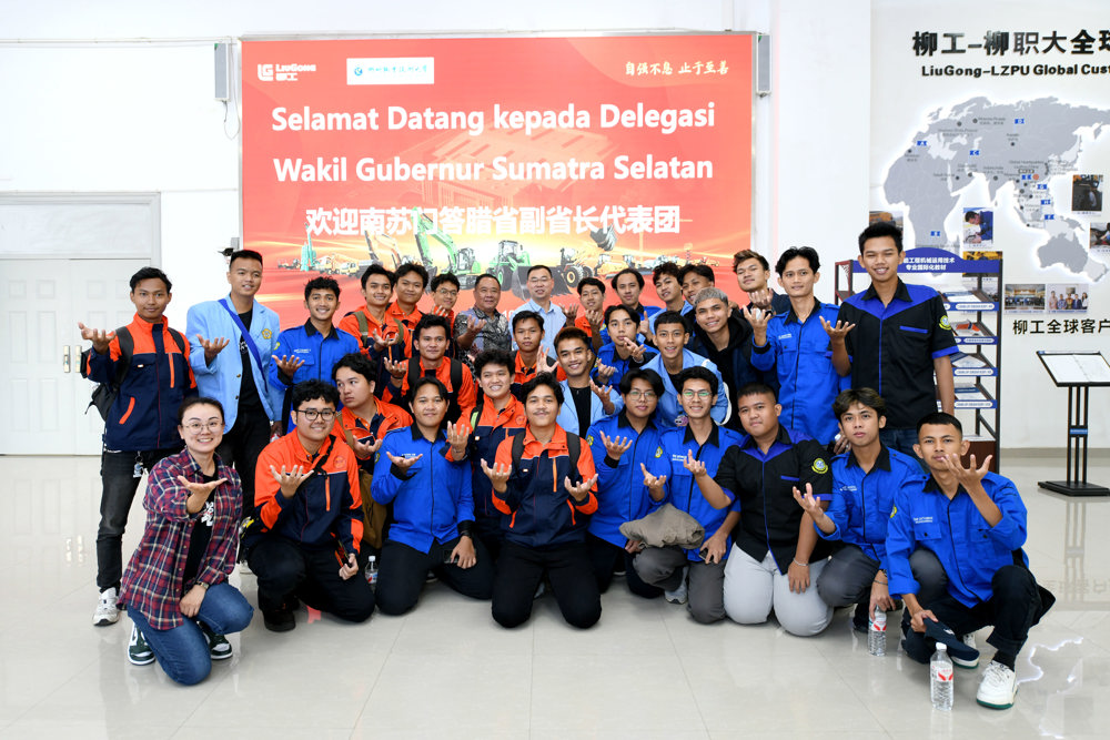 ¸±Ê¡³¤Cik UjangÓë29Ãû˹Àïά¼ÓÑǹúÁ¢Àí¹¤Ñ§ÉúÇ×ÈÈÅöÃæ ¸±Ê¡³¤Cik UjangÓë29Ãû˹Àïά¼ÓÑǹúÁ¢Àí¹¤Ñ§ÉúÇ×ÈÈÅöÃæ