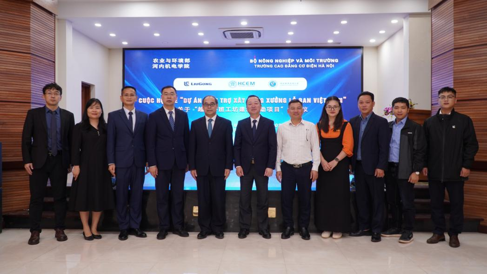 �й�פԽ�ϴ�ʹ�ݽ���������ҫ�⣨���壩�����ڻ���ѧԺԺ����������������Խ��ũҵ���β���������˾רԱ����ȫ�����ߣ���ϯ�ۻ�