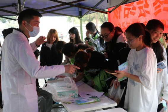 8aaa49d484314e8583f1968d40353f17