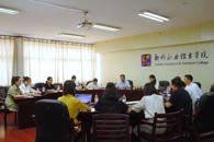 У��ίר��ѧϰϰ��ƽͬ��������һ���򵼰��ӳ�Ա����̸��ʱ����Ҫ��������