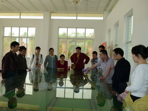 ͼƬ2 ��ס��ί�����������˽��ܳ����ſ�