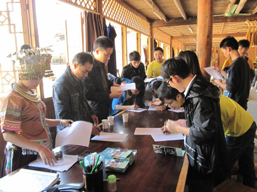 20121106095145524 ѧÉúÐÖúÈÚË®ÏØÂÃÓξֿªÕ¹ÎʾíÊÓ²ì