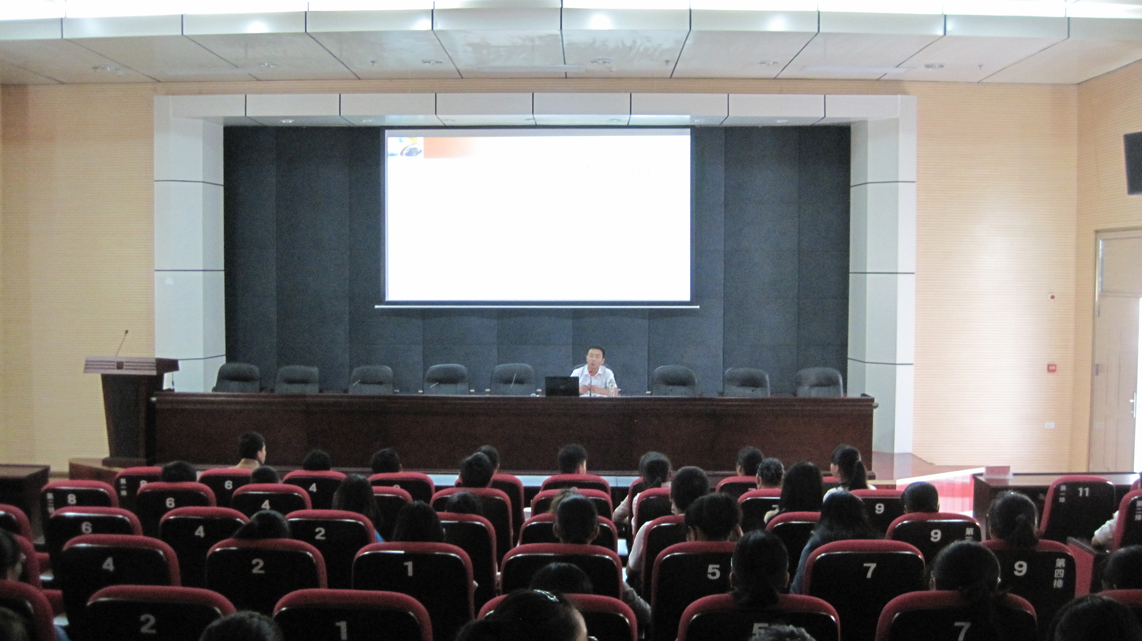 20131029172123398 ÓÅÒì½áÒµÉú2011¼¶ÎïÁ÷ÖÎÀíרҵµÄÑîÎIJÅͬÑâ×÷