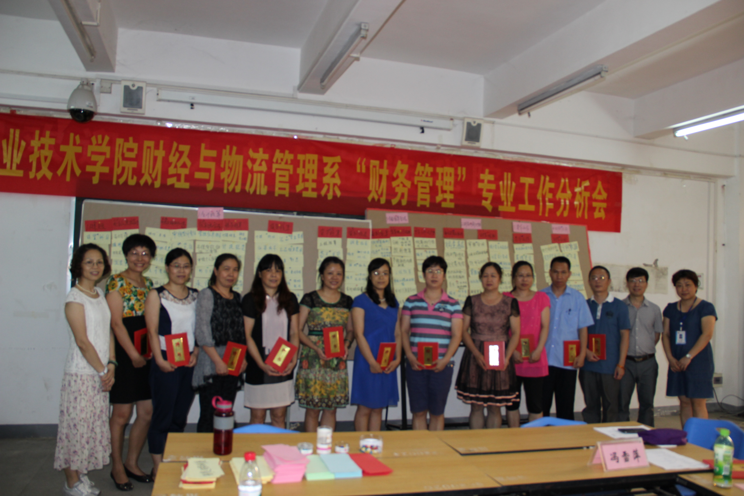 20140604085017728 ¸øÆóҵר¼Ò½ÒÏþƸÊé