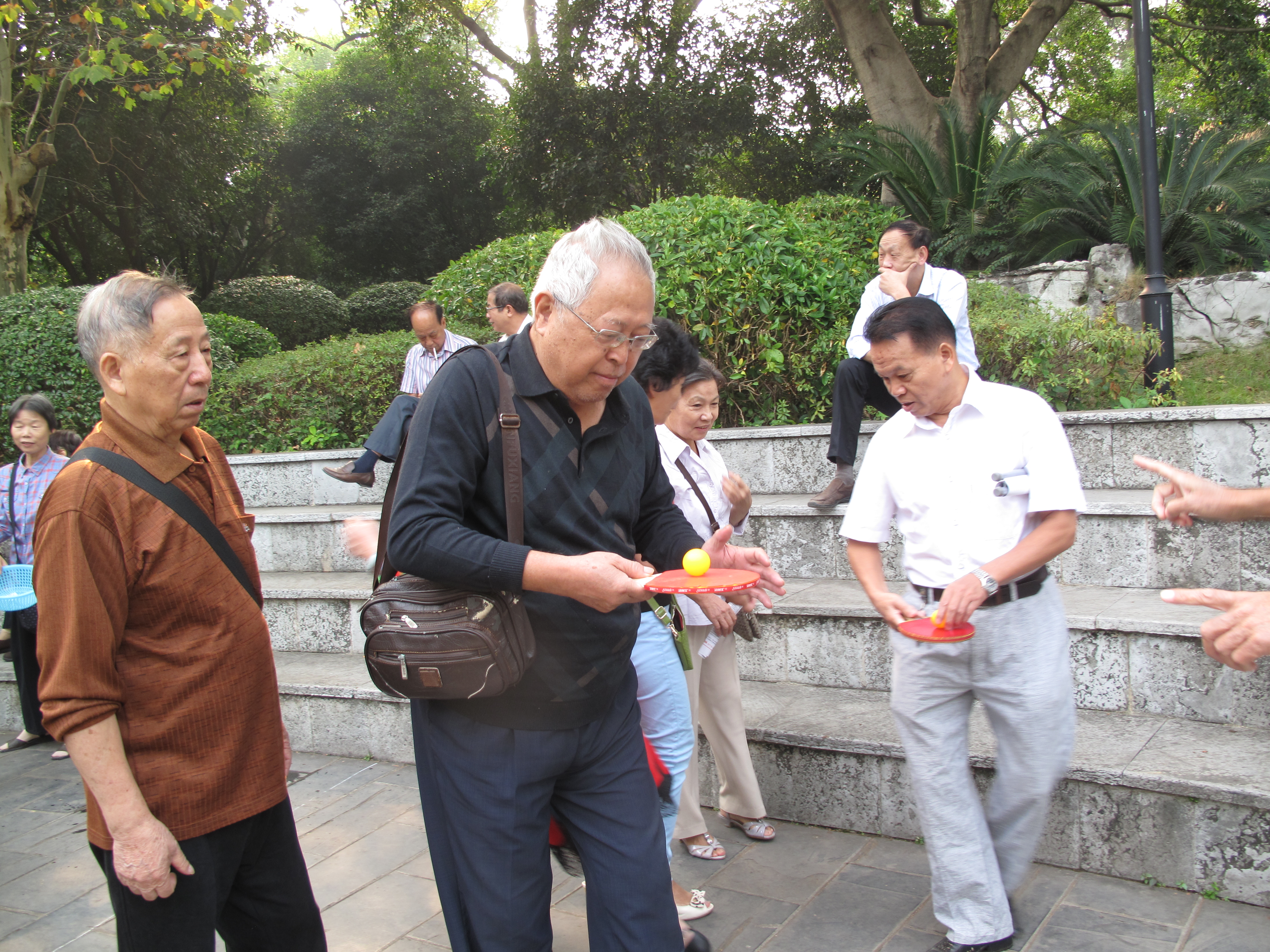 20141021090247913 ÀÏÔº³¤¼ÓÈëÔËÇò½ÇÖð