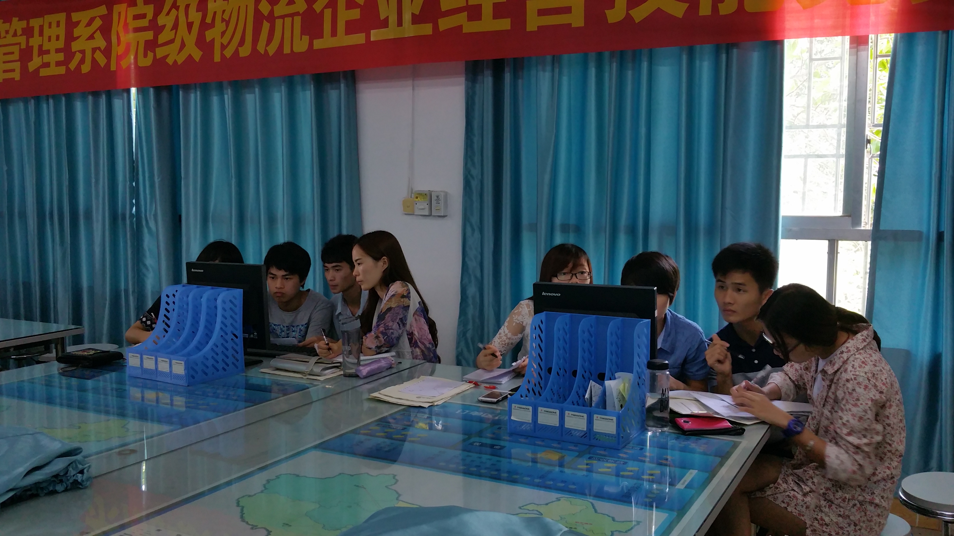 20150527120736576 ´óÈüÑ¡ÊÖÈÏÕæ½ÇÖðÖÐ