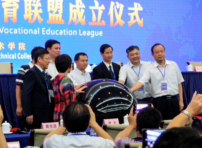 ʯ����У����ϯ�й�-��������ְҵ�������˳�����ʽ