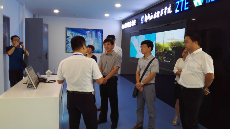 20161031162117903 ¹ã¶«»úµçÖ°ÒµÊÖÒÕѧԺ¿¼²ìÍÅÂÃÐÐÖÐÐËѧԺ¡°ICTÐÐÒµÁ¢Òì»ùµØ¡±