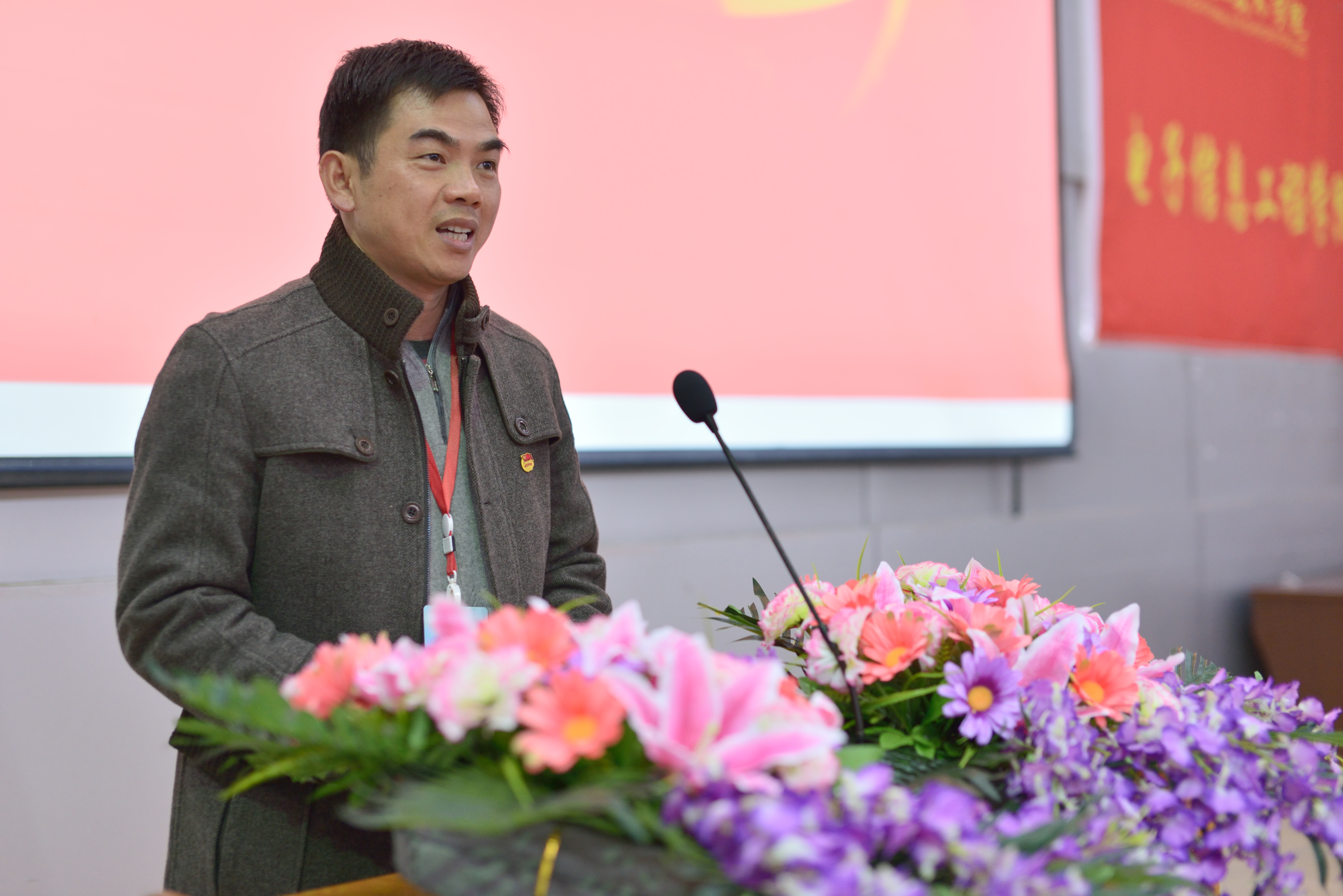 20161115092937357 ÖÓÐñÊé¼ÇÖ¿ªÄ»´Ê