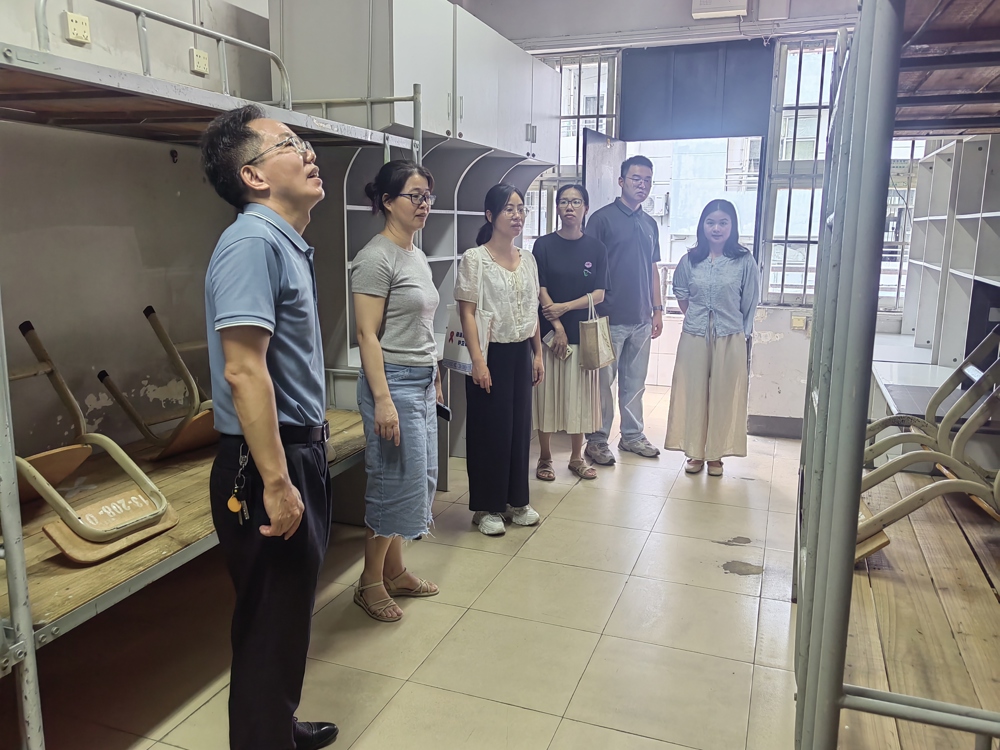 �����ڲ��徲�����Ų�