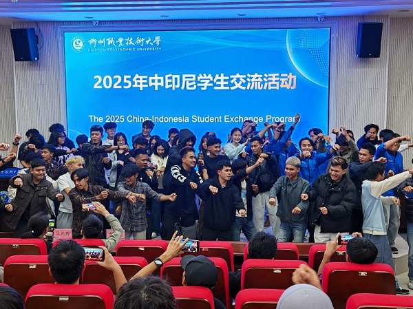 ÖÐÓ¡ÄáѧÉúÅäºÏÎ赸 ÖÐÓ¡ÄáѧÉúÅäºÏÎ赸