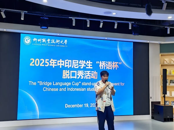 �й�ѧ��չʾ