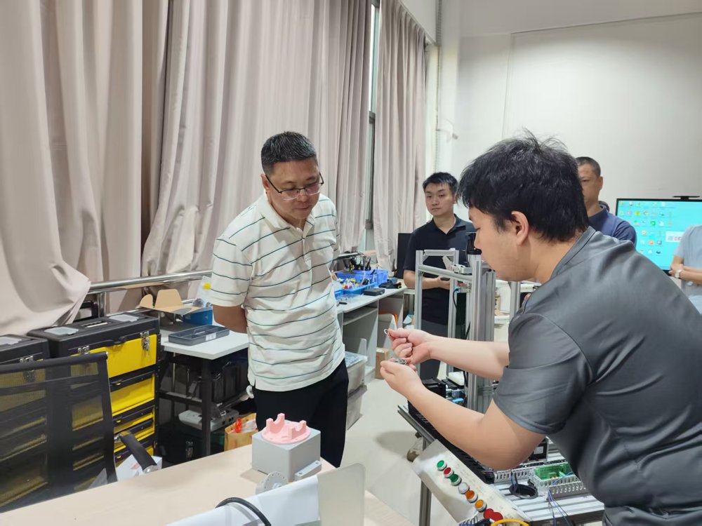 ���ֻ������������