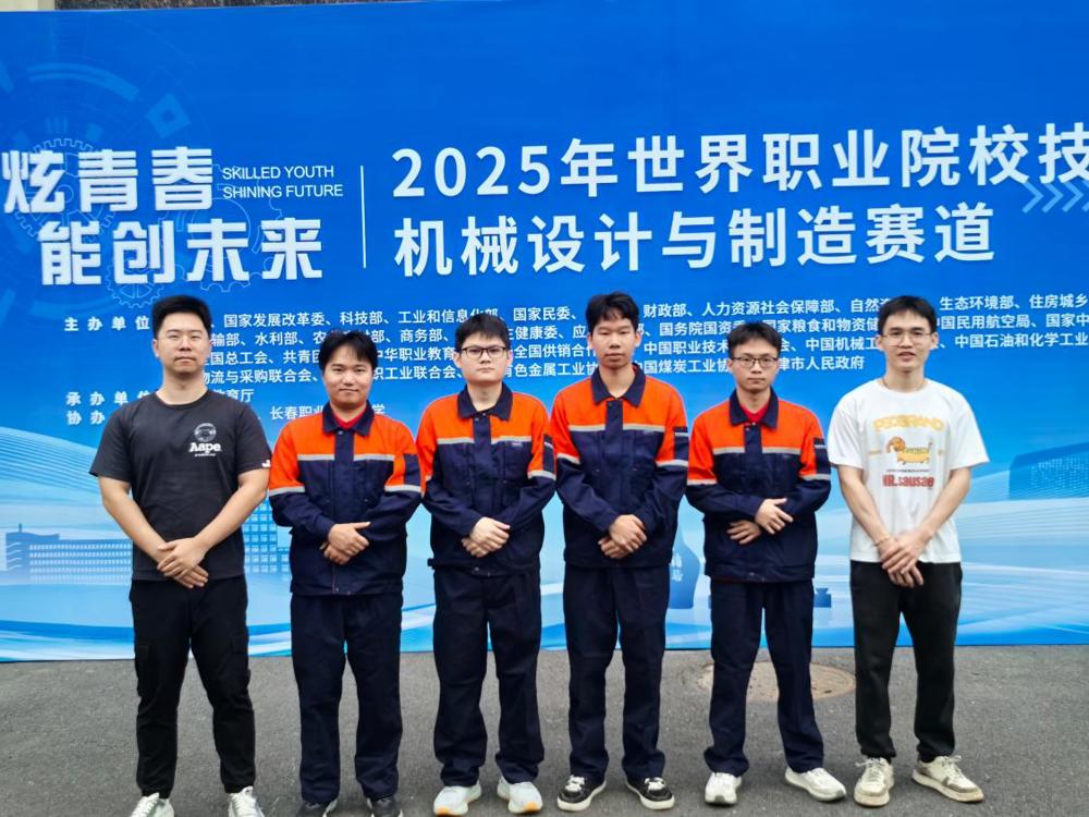 ��е�������������1��1  ָ����ϯ��־�ܵ�