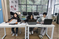 ϲѶ������365���й�˾ѧ���ں�Ͽ������ѧ��ְҵ���մ����ٻ�һ�Ƚ�