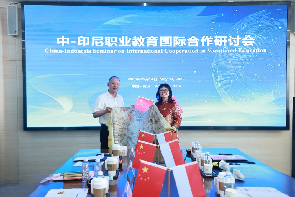 �ʽ�����Stella����������ѧ���ò�Ⱦ����������Χ��