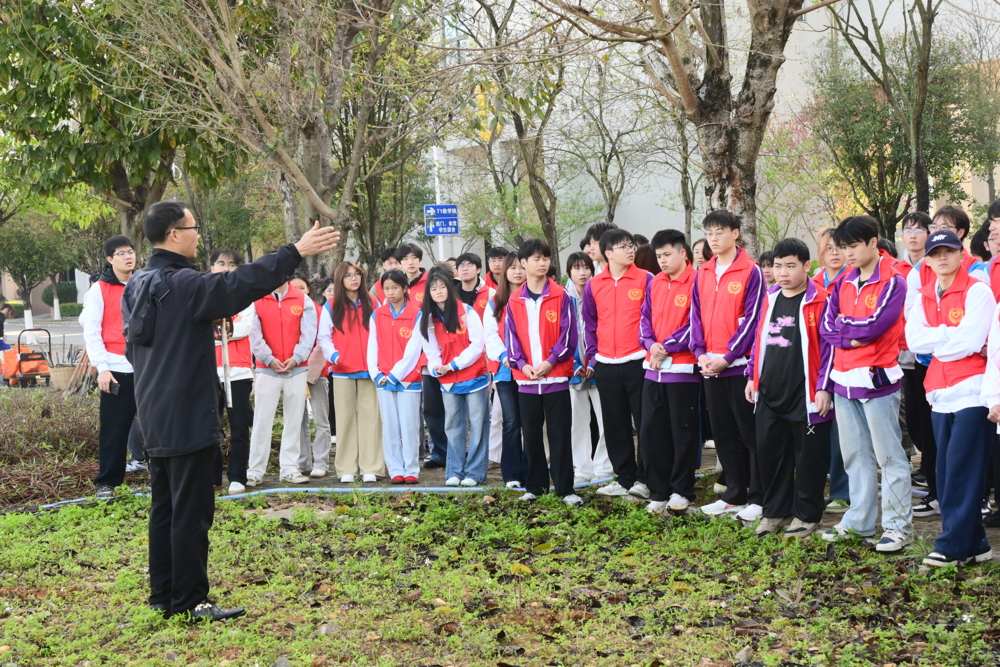 2026 ��Planting Greenery, Energizing the Campus�� Activity was Held at Guantang Campus