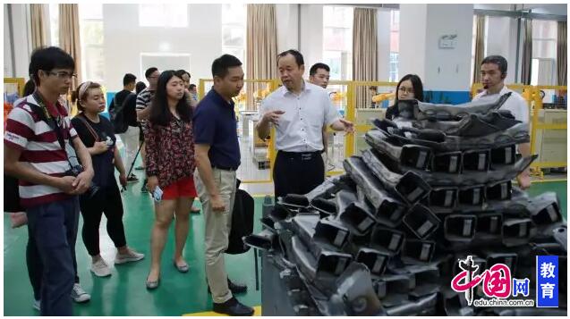 8b77bfd409ac4d368bf7efbafcf12185