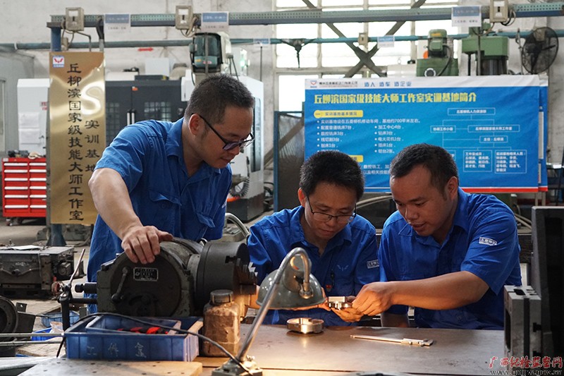 202206020911484038 °ÙÁ¶³É¸Ö¡°Ï³¹¤Íõ¡±¡ª¡ª¼ÇÁøÖÝÎåÁâÁøÎÞаÁ¦ÓÐÏÞ¹«Ë¾ÊÖÒÕר¼ÒÇðÁø±õ