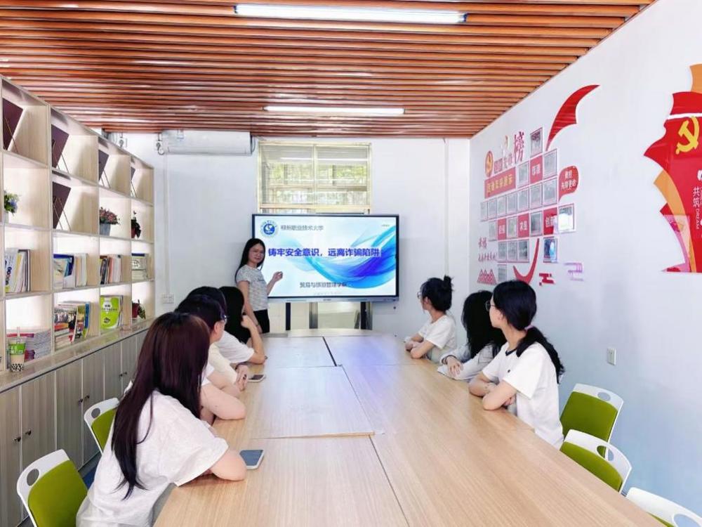 326418370a214849af24510f98ae549e