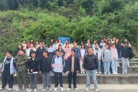 ��ҵ����������ѧԺ��չ���������ϯ����ŨŨ�༶�顱����?