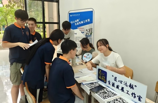 6112b4499e9c41c79c8a4dc5c7050037 640