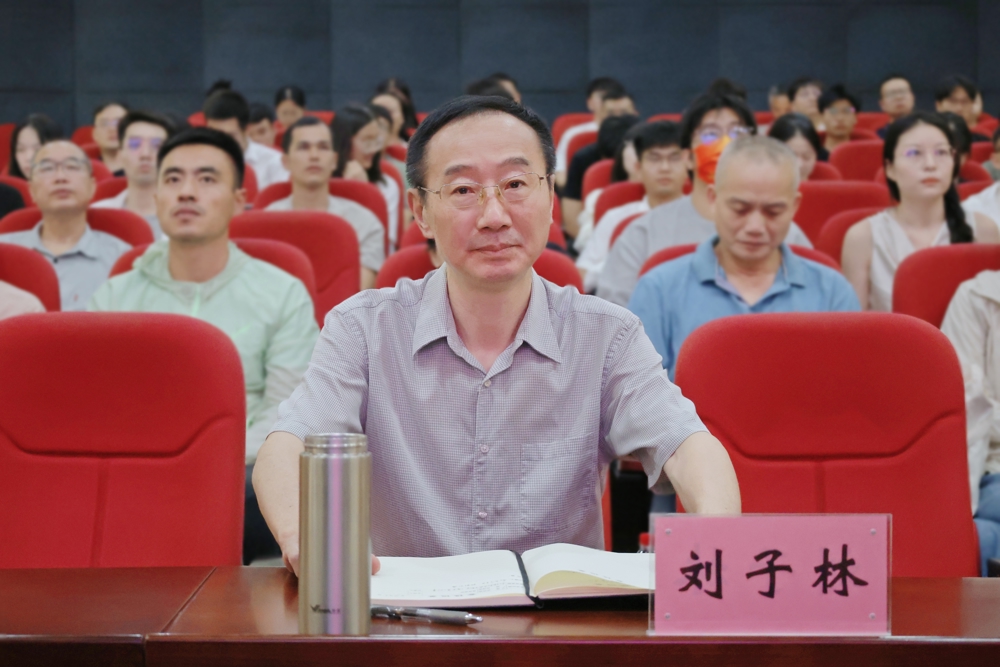 ��ί�����������ѧУ�ֻ᳡�λ�