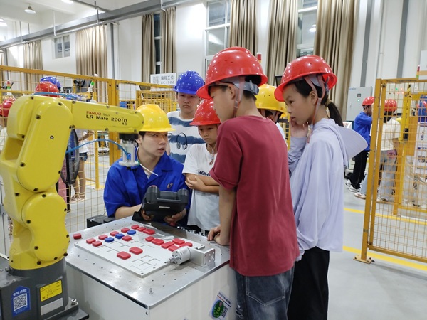 ��ѧѧ�����롰�ִ�ϸ�����족ʵ���γ�