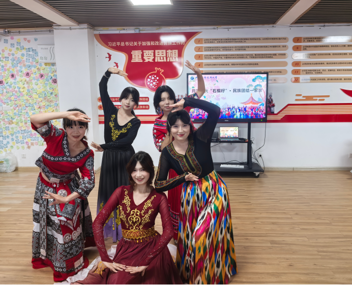 ce08d11e0d2d471d9cf55322b2ec32db