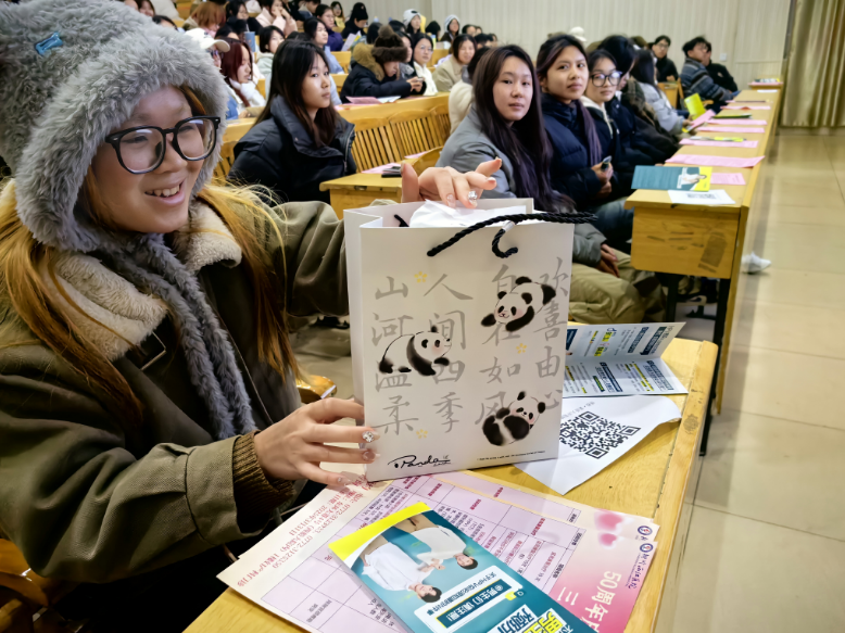 4221aef55eaf401491b915c18afd0783