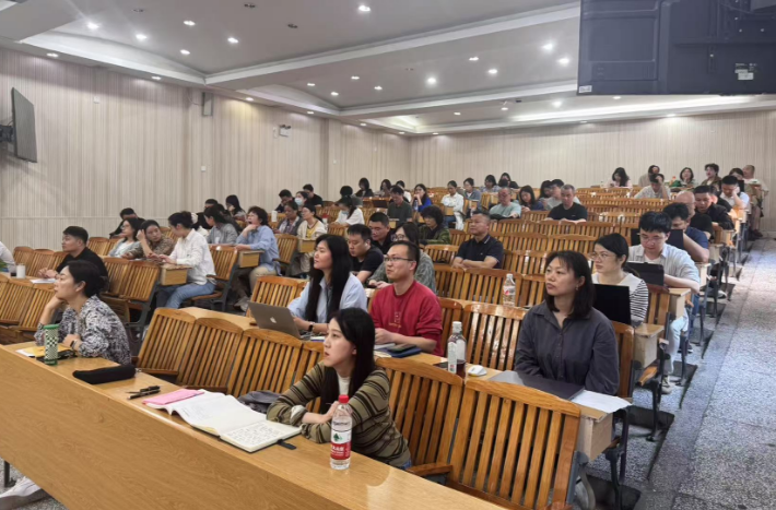 75d9d81ef4984955bd3f0f4c6bc27372