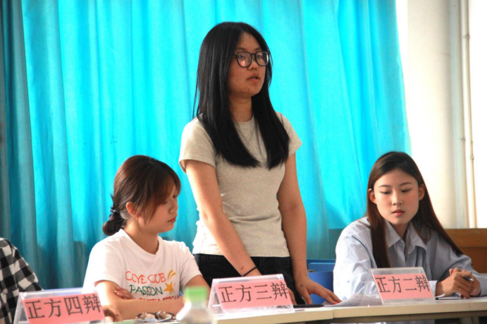 f4e28382c8094f4b9f3e982fb6437bd7