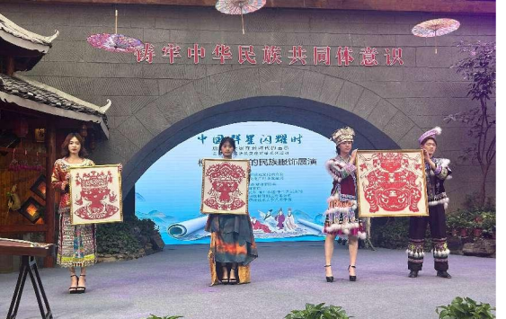 e1239915ee8041ae802a51d4ad66341b