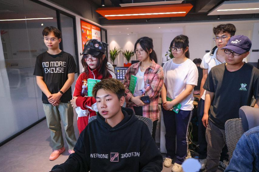 976ca735efa94003a118668d05b98d11 976ca735efa94003a118668d05b98d11