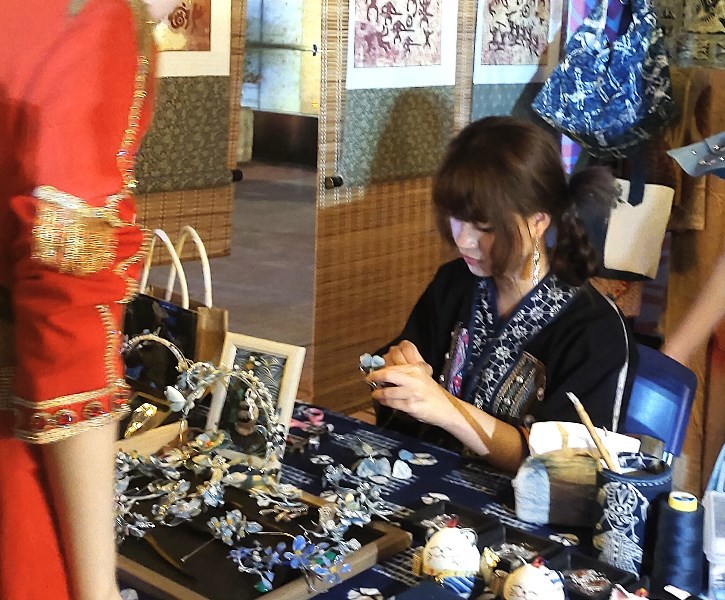 �ֳ�չʾ�Ĵ�Ʒ������