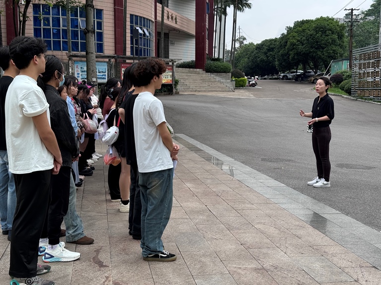 Ӻ��Ϊ��ѧ�ŶӼ���