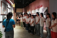 ����ѧԺѧ����֧����¹կ��չ�����к�ɫ���������������������⵳�ջ