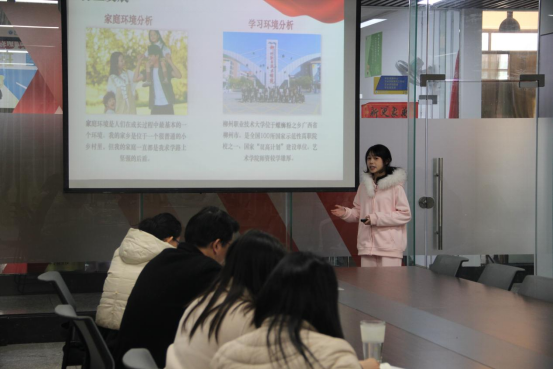 d727d2d04b5b47918afead8fdb48077d