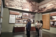 ���к�ɫ���� ���·ܽ�ʵ����������ѧԺѧ����֧�������ع�ս������ݿ�չ���⵳�ջ