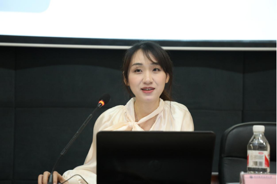 f007151df76c4d52b5925e4180a27ea2