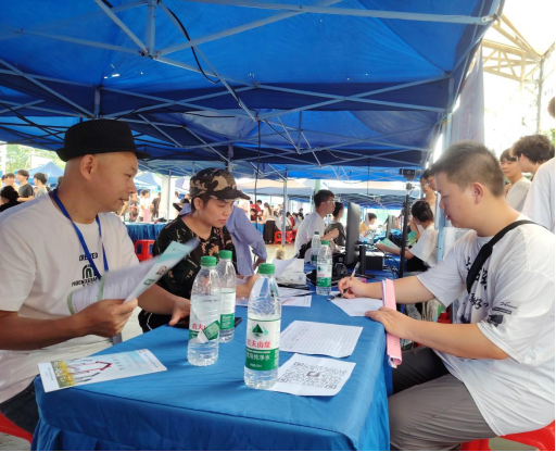 0b74fa7841324f69afe5eeb7d5f2d588